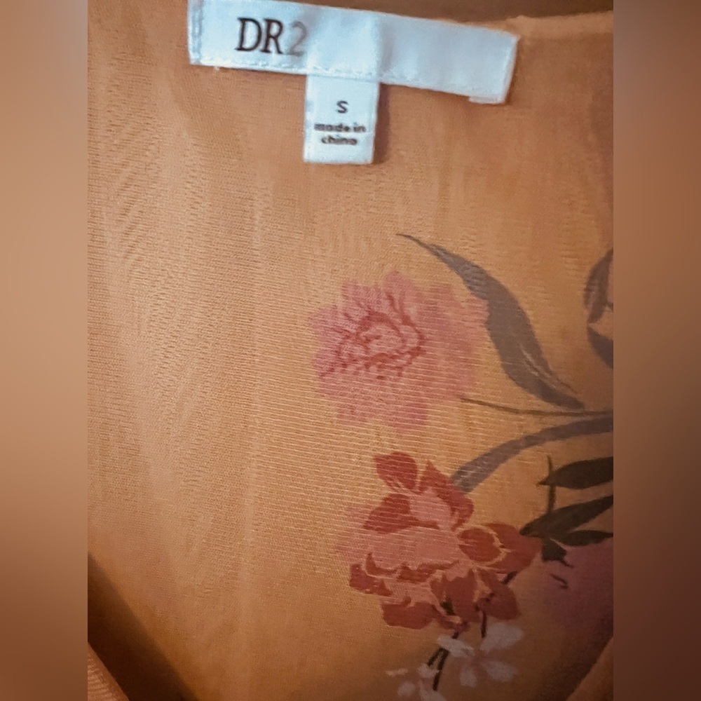 DR2 Peach Floral Blouse with Ruffled Hem - Picture 6 of 6